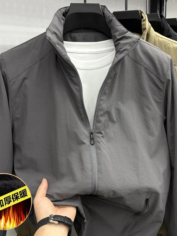 

Новая мужская куртка 2025 года с подкладкой, повседневная, с воротником-стойкой, однотонная, молодежная, модная, из полиэфирного волокна, ветрозащитная, длинная...