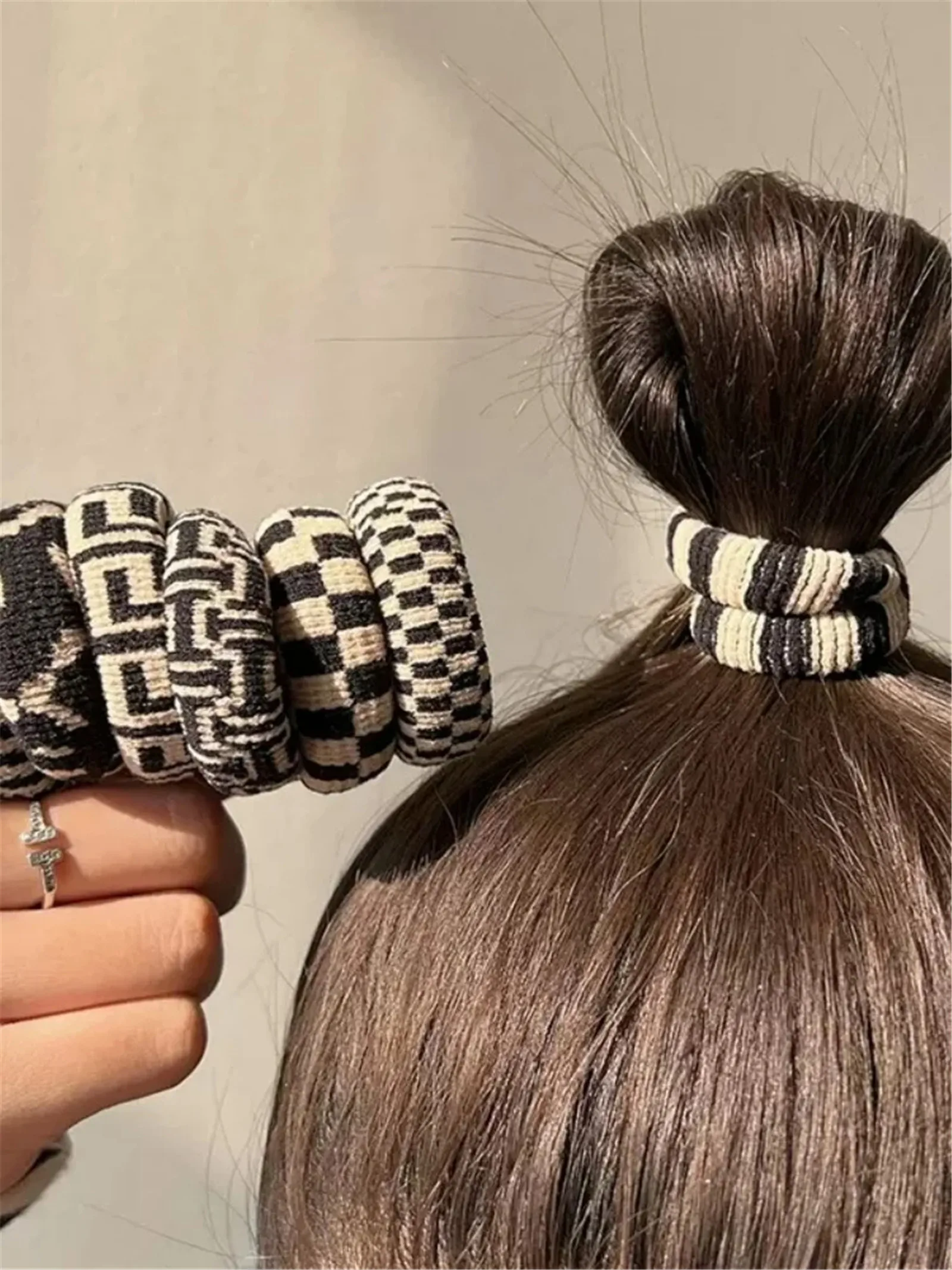 5Pcs Korean High-Elasticity Seamless Hair Ties,Black and White Checkered Traceless Hair Ring,Simple and Durable Thick Hair Bands
