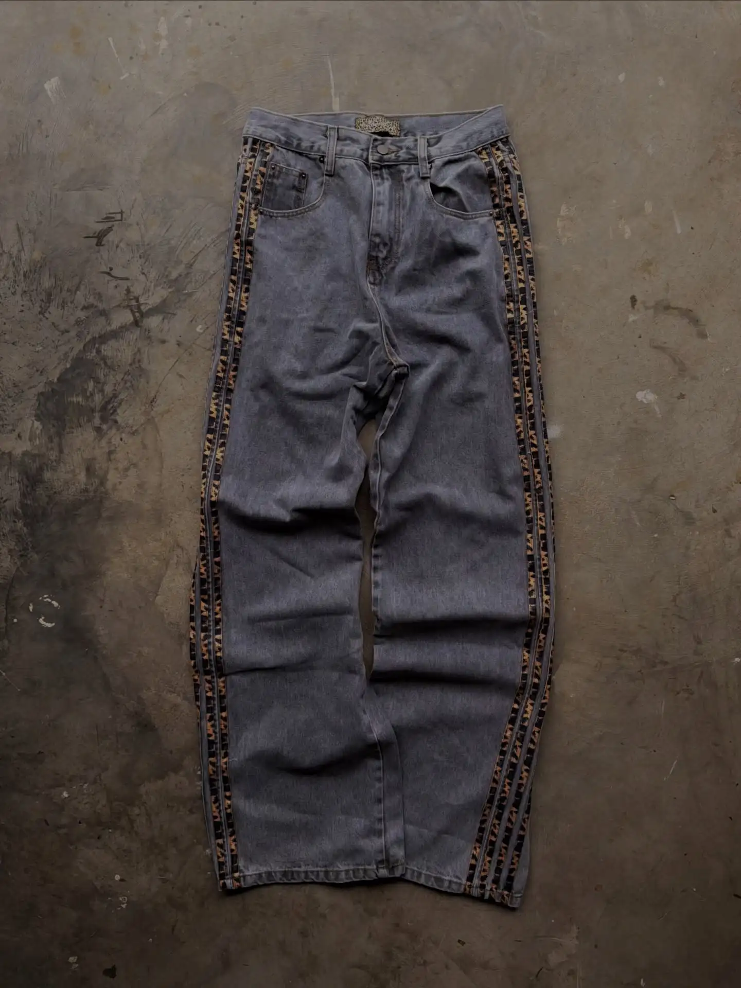 

Men Vintage Washed Grey Denim Pants Trendy Baggy Jeans With Side Stripe Embroidery Hip Hop Streetwear Wide Leg Trousers man jean