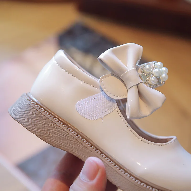 Pequenos sapatos de couro para meninas, novo estilo britânico sola macia sapatos únicos, sapatos de princesa versáteis h081, primavera e outono 2020