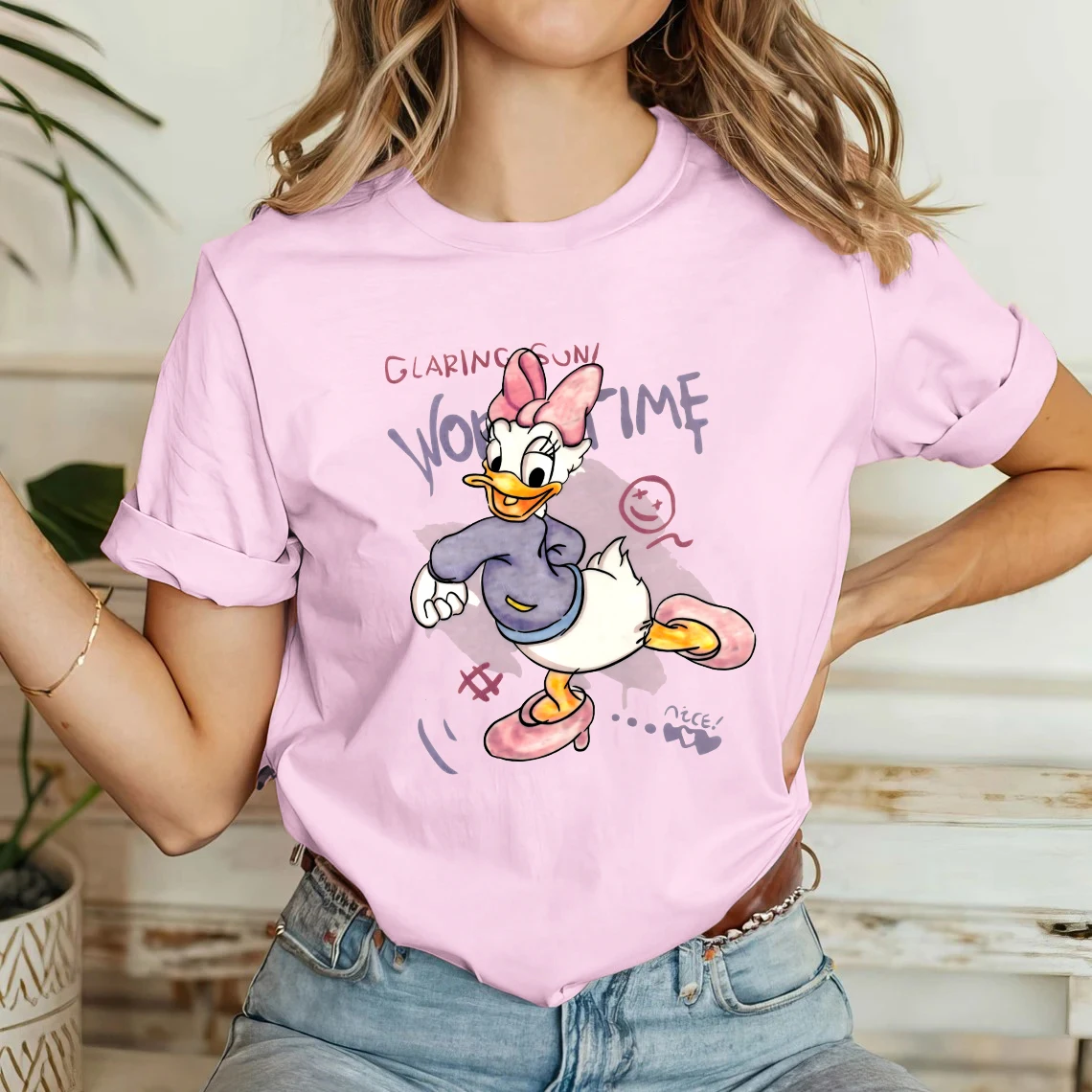 

Miniso Disney Family Vacation T-shirt Kawaii Mickey Minnie Donald Duck Casual Comfortable Stylish elegant top Women Pink Shirt