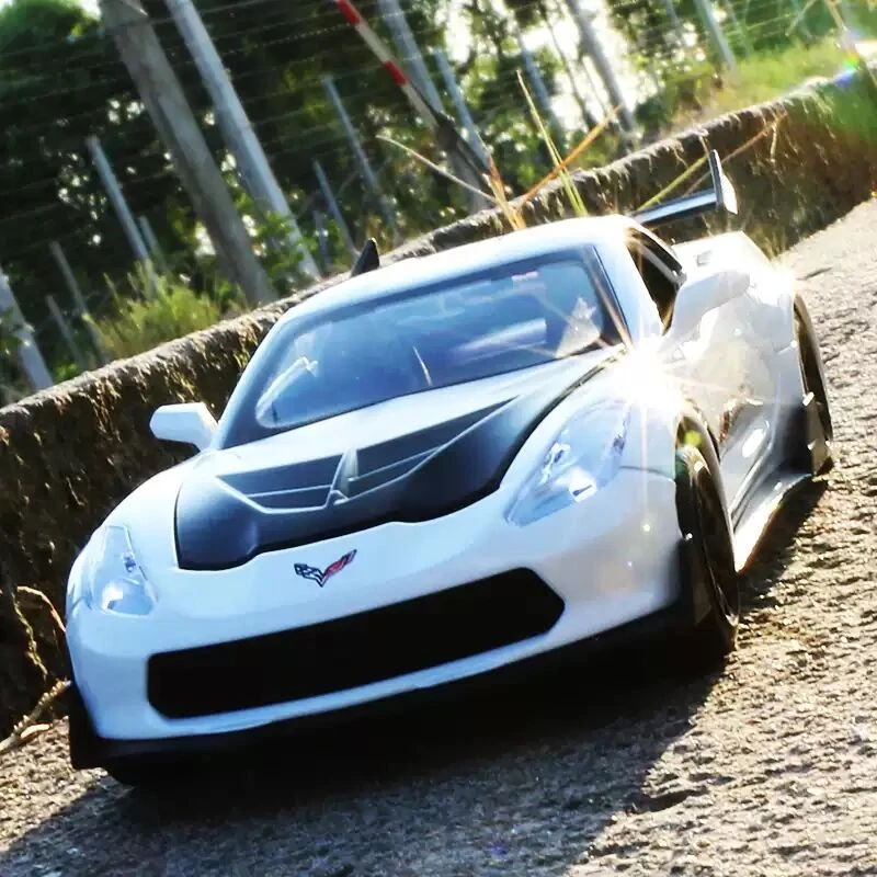 سيارة رياضية من Corvette Z06 من خليط معدني ، سيارات لعبة ، محاكاة نموذج سيارة ، مجموعة صوت وضوء ، هدية لعبة ، 1:32
