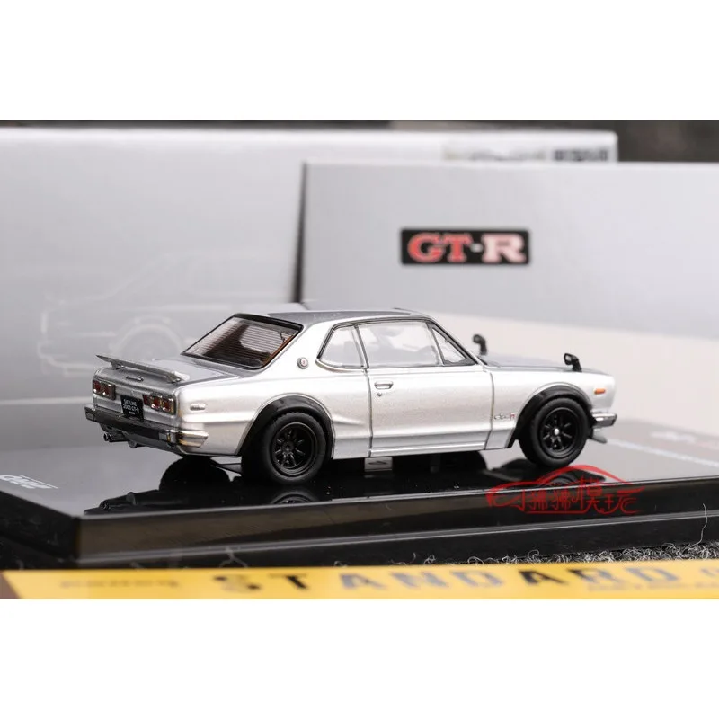 INNO 1:64 Nissan GT-R silver die cast alloy premium car model is suitable as a birthday gift and a collectible souvenir