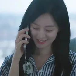 TV Star Kim Ji Won 김지원 Cosplay Queen of Tears Key Chain Four Leaf Clover Two-sided Keychain Acrylic Pendant Keyring Accessories