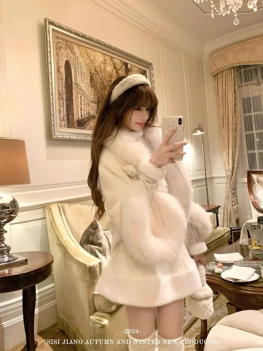 

2024 New Winter Advanced Style White Furry Warm Comfortable Fashionable Temperature High-end Shawl Jacket Women's Cloak
