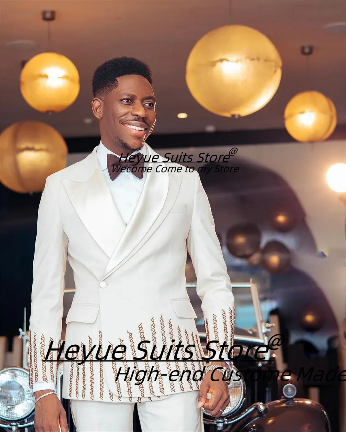 

Luxuly Shiny Beaded Stones Groom Tuxedos Customized Slim Fit Shawl Lapel Groom Wedding Tuxedos 2 Pieces Sets trajes para hombre