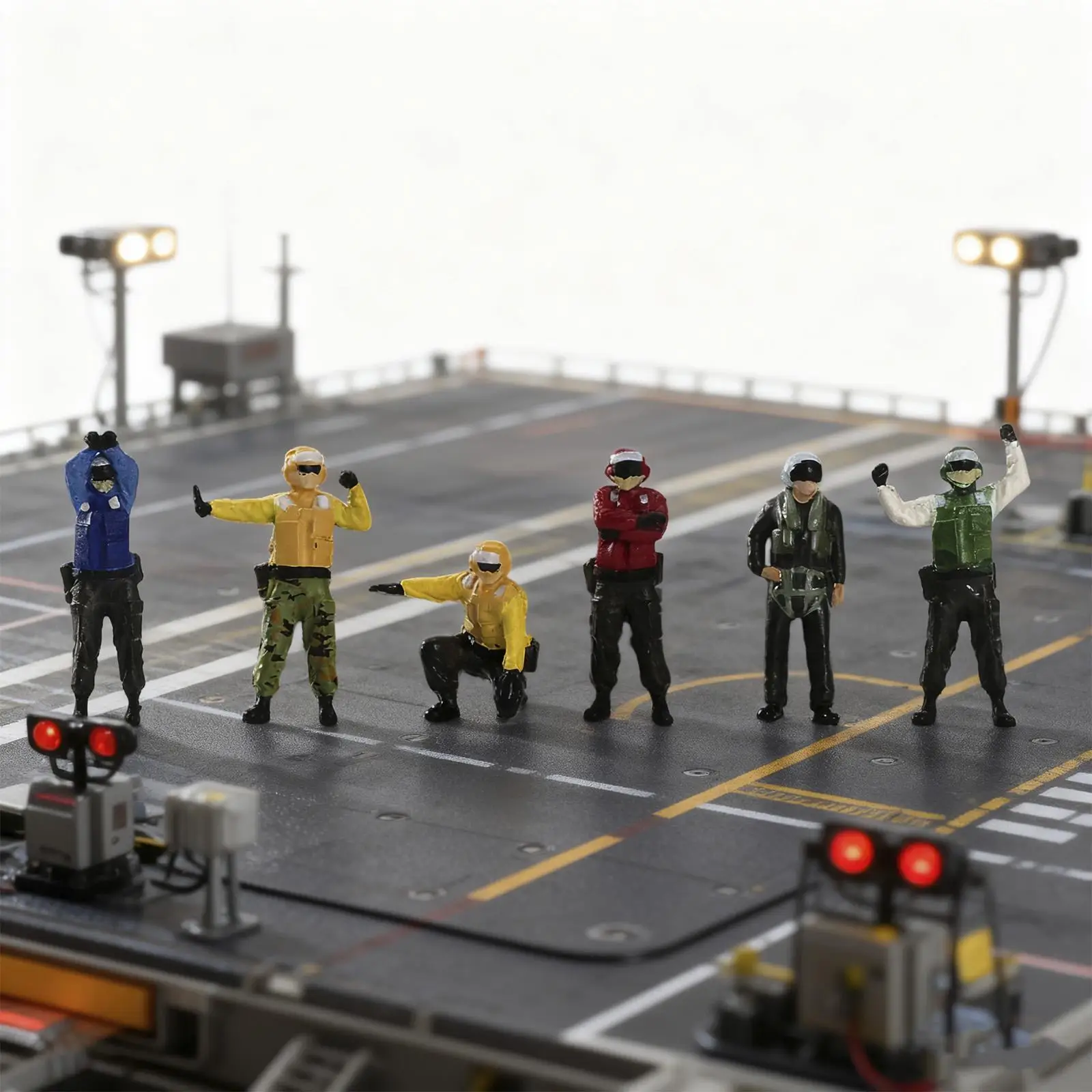 

6 миниатюрных фигурок людей в масштабе 1:72, маленькие, из смолы, окрашенные, для моделей наземного персонала, для декора сцен своими руками, аксессуары для украшения