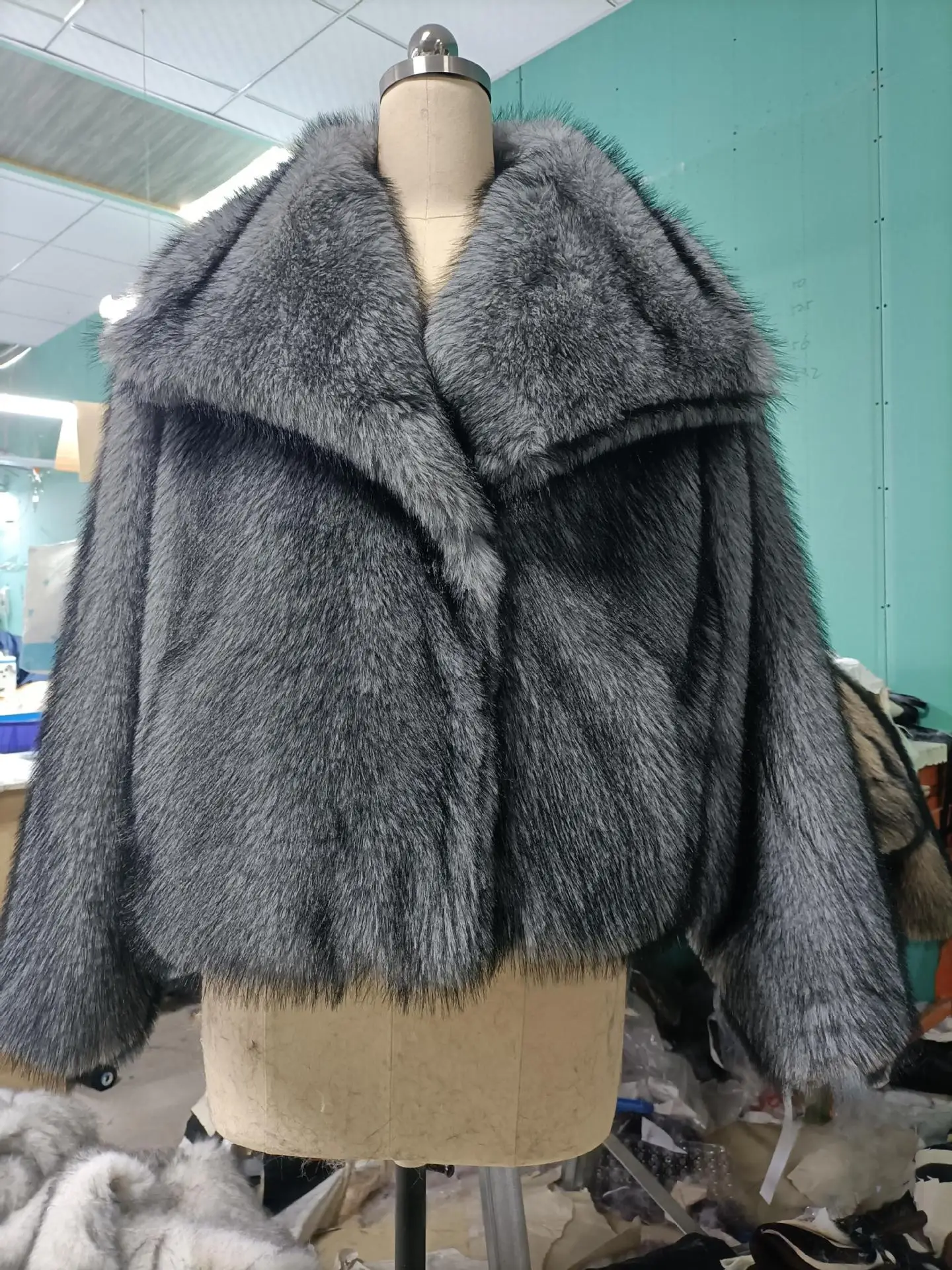 Women's Artificial Fur Coat with Large Lapel Short Fashionable Fox Fur Style Fluffy Plush Clothing for Ladies