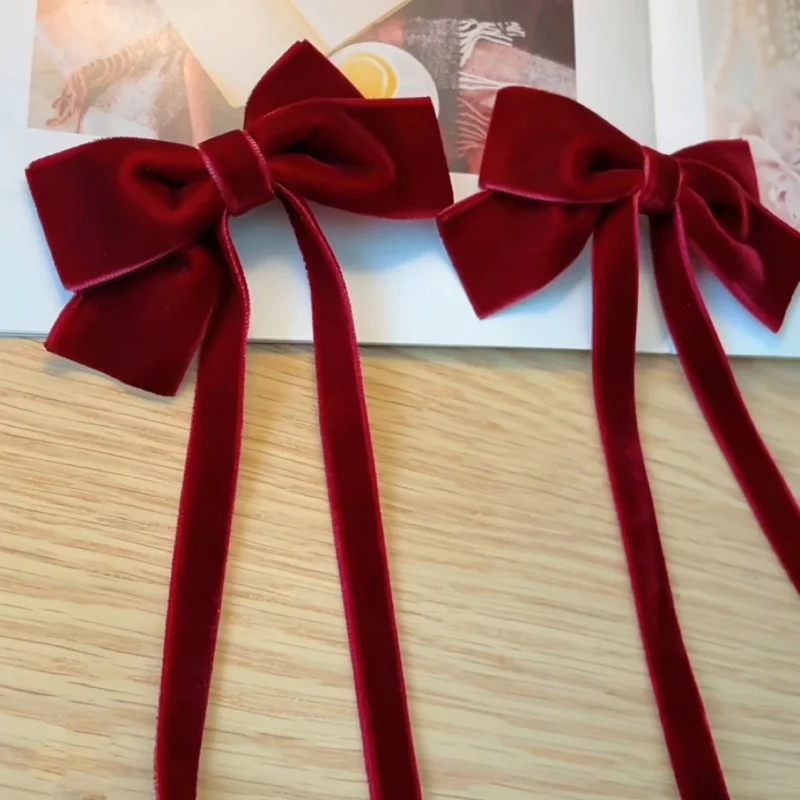 2 Stück Samt-Haarspangen mit Schleife und langen Bändern, modischer Haarschmuck in Rot und Schwarz, niedliche, elegante, vielseitige Haarschleifen für Mädchen – Detail 3