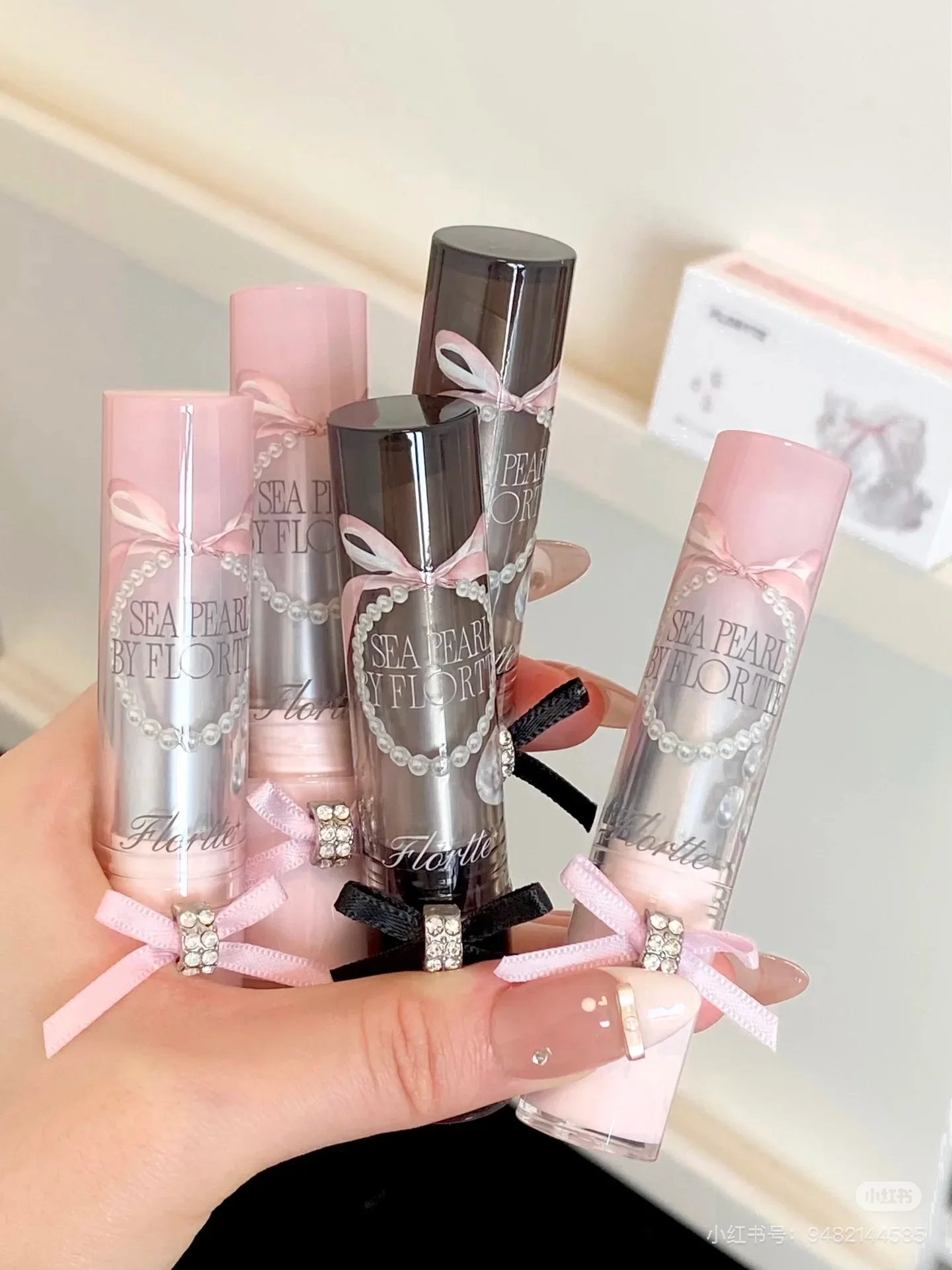 FLORTTE Glass Sea Series Solid Lip Gloss Mirror Lip Gloss Water Light Long Lasting Lip Tint Makeup
