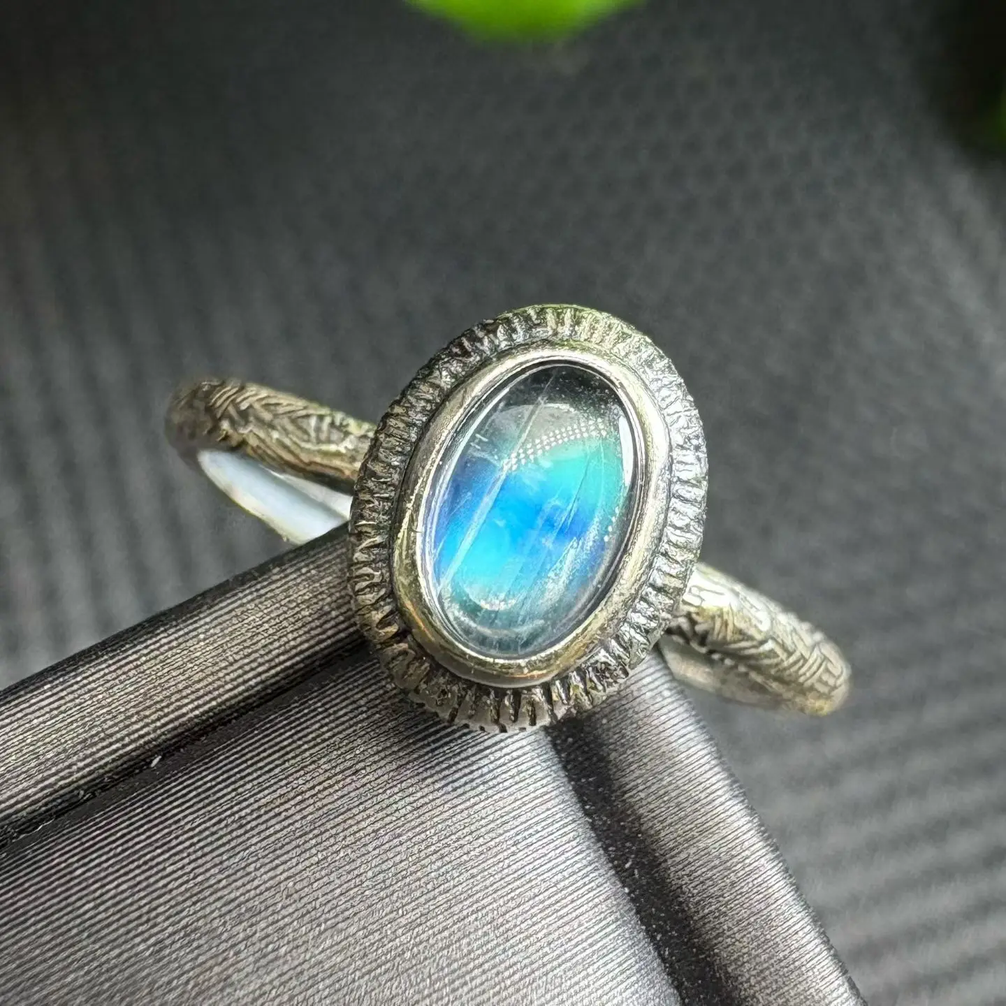 

1Pc Natural Madagascar Colorful Blue Moonstone Oval Cabochon Ring 925 Sterling Silver 4x6MM Reiki Healing Stone Jewelry Gift