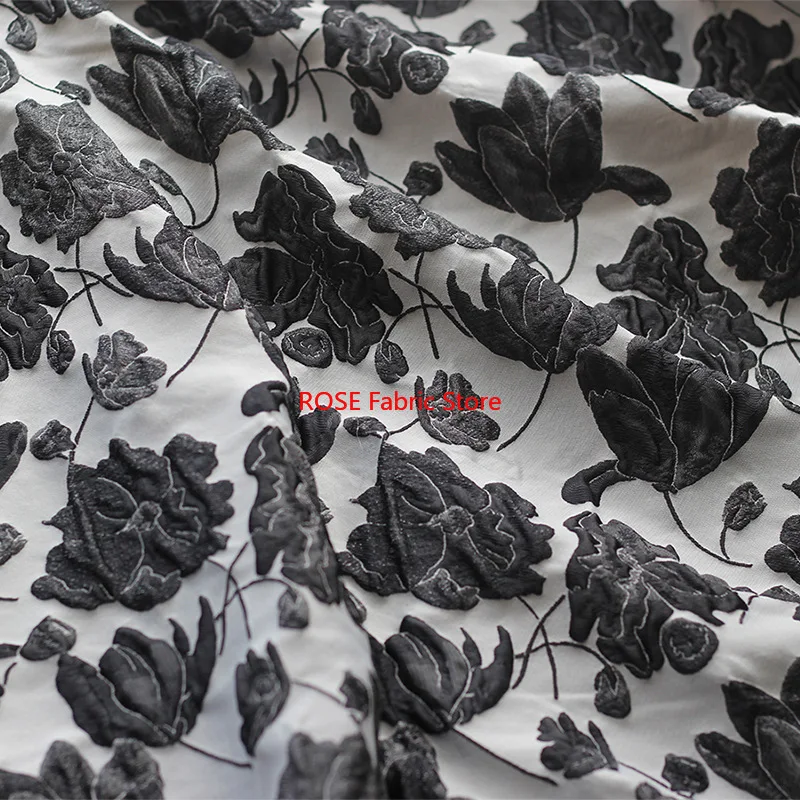 ผ้าแจ็คการ์ดลายดอกไม้สีดำขาว 1 เมตร ผ้าทอสี 3 มิติ ลายดอกไม้ฟองน้ำ สำหรับตัดเย็บเสื้อผ้า กระเป๋า งาน DIY
