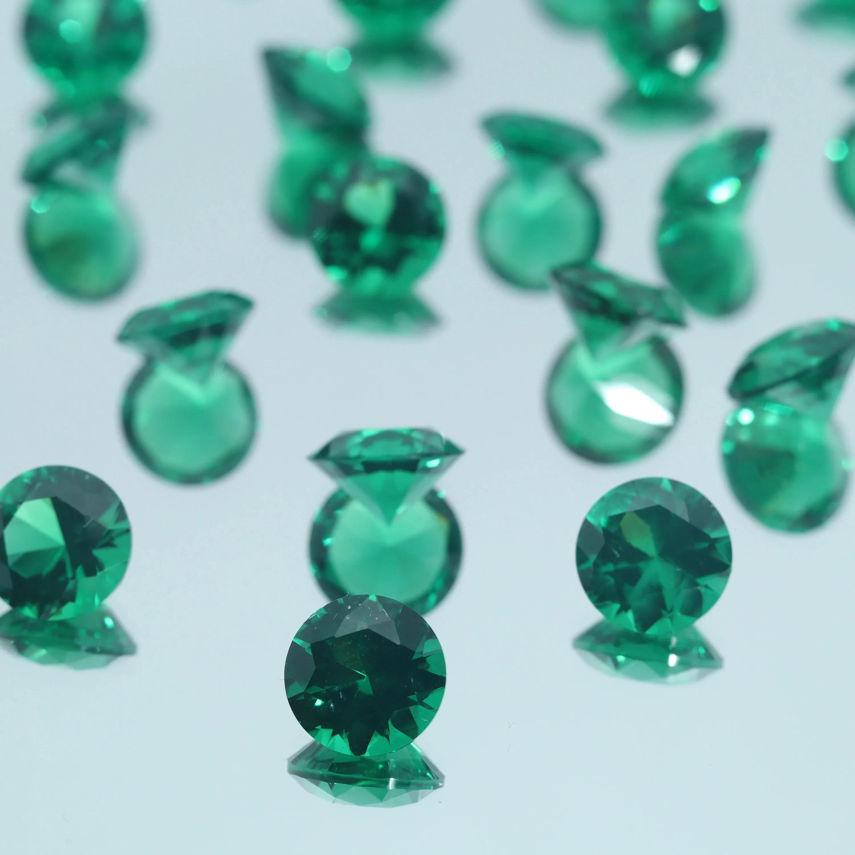 Round Faceted Lab Created Emerald Synthetic Green Nano Crystal Gem Brilliant Cut Loose Gemstones Various Sizes 0.8-3mm