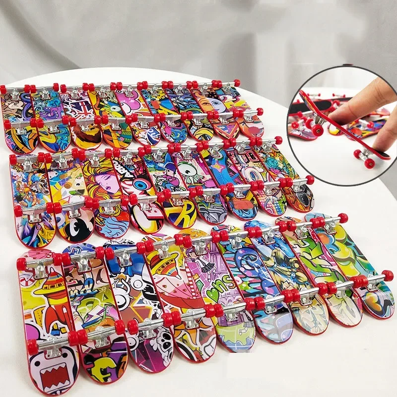 10/20pcs Plastic Mini Finger Skateboards,Valentine's Day Fingerboards Set,Skateboards for Classroom Exchange Gift