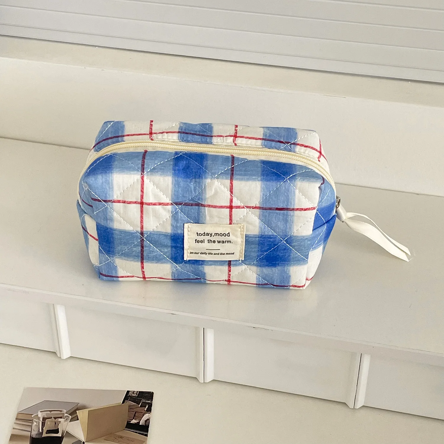 Vintage versatile color-blocked toiletry storage bag with red and blue stripes, high aesthetic value, portable for travel