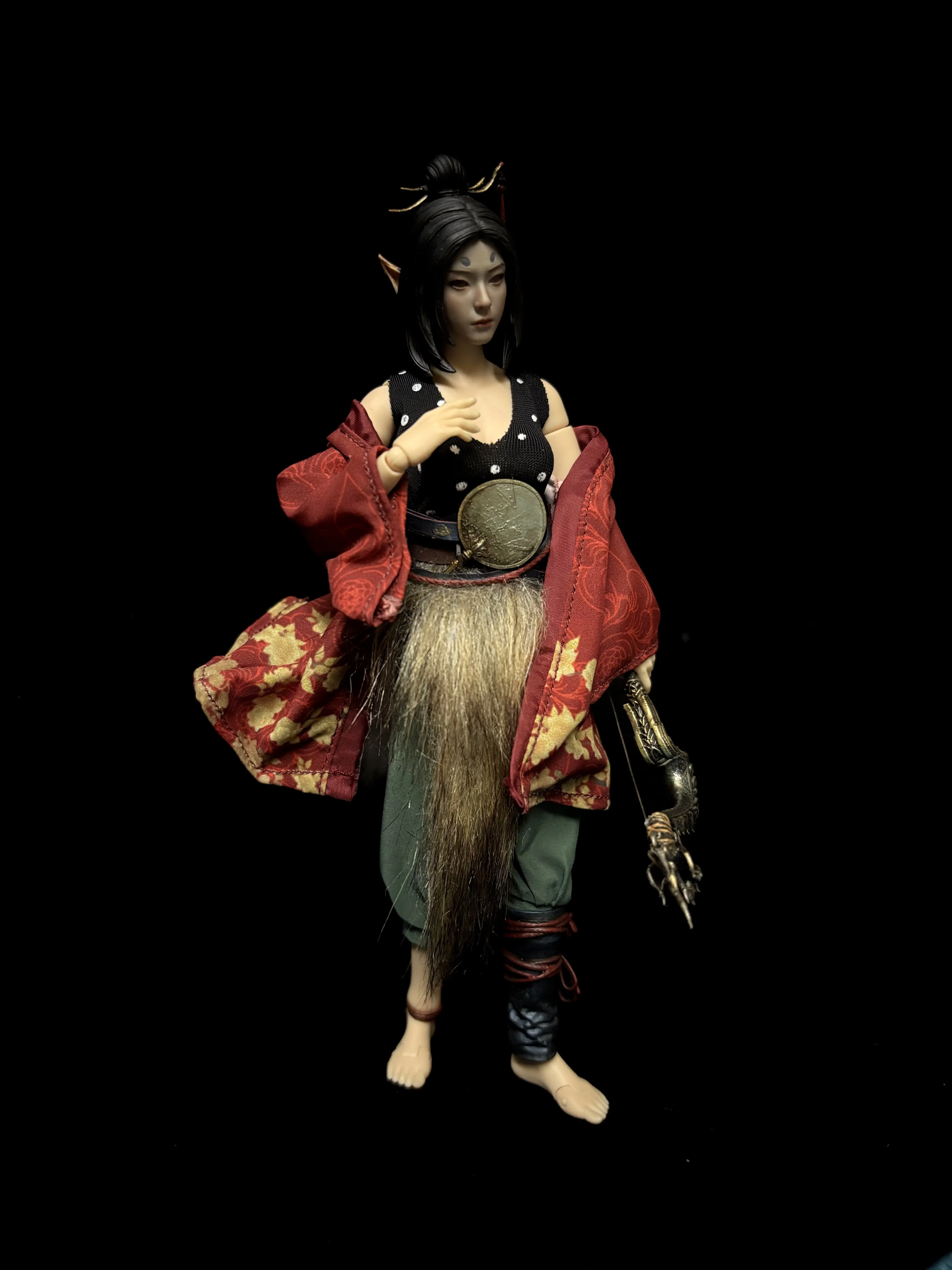 

Набор одежды ручной работы в масштабе 1/12 по мотивам Black Myth: Wukong: жилет, брюки, меховые украшения, модель для фигурок 6 дюймов