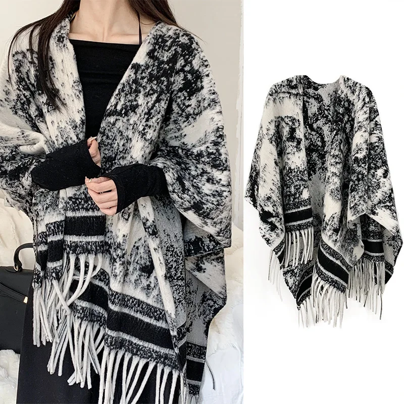 Women\'s Oversized Shawl Scarf Poncho in Vintage Watercolor Print with Fringes Vintage Knit Double-sided Poncho Cape Scarf