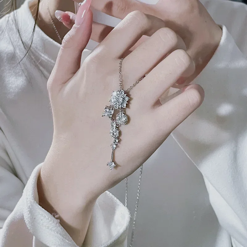 

MDL Moissanite Style Niche Design Sunflower Necklace 18K Luxury Zirconia Petal Tassel Extra Long Chain