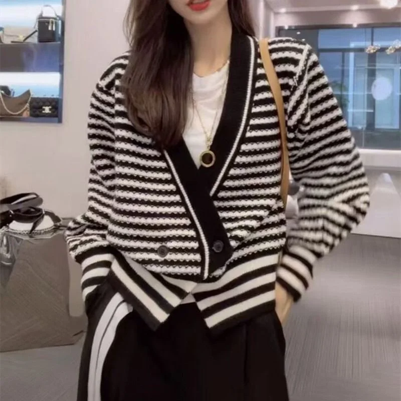 

Long Sleeved Knitted Vest for Women Black White Striped Loose Cardigan Sweater Autumn Fashionable Jacket