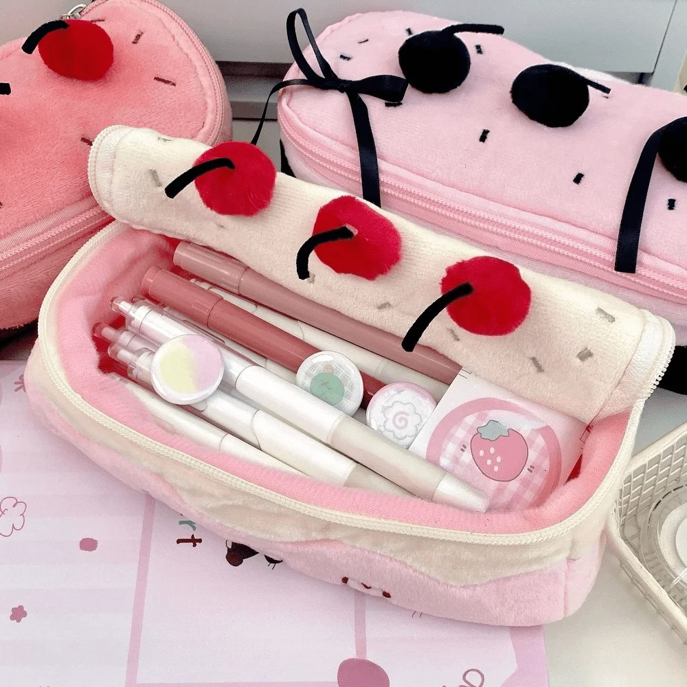 Cute Cherry Cake Plush Marker Pen Case, Ins-Style Large-Capacity Stationery Pencil Storage Bag, Multi-Functional Storage Bag Suitable for Storing Pencils, Rulers, Erasers, and Other Stationery Items, a Must-Have for the Back-To-School Season