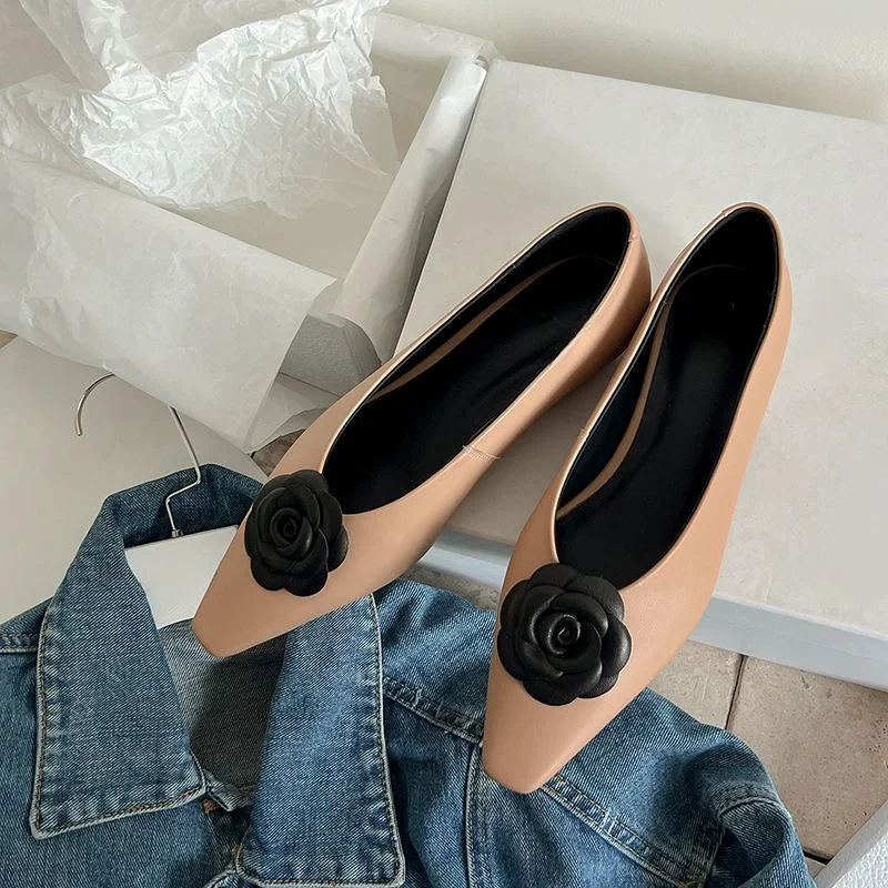 

2025 Spring New Square Toe Low Heel Camellia Decoration Retro Elegant Style Office Ladies Shallow Single Shoes Women's Shoes
