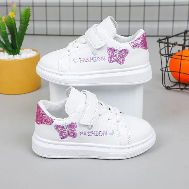 2025, brandneue Kinder-Skateschuhe, bestickter Schmetterling, süß für Mädchen, Prinzessinnenschuhe, rutschfeste Klettverschluss-Laufschuhe für Kinder