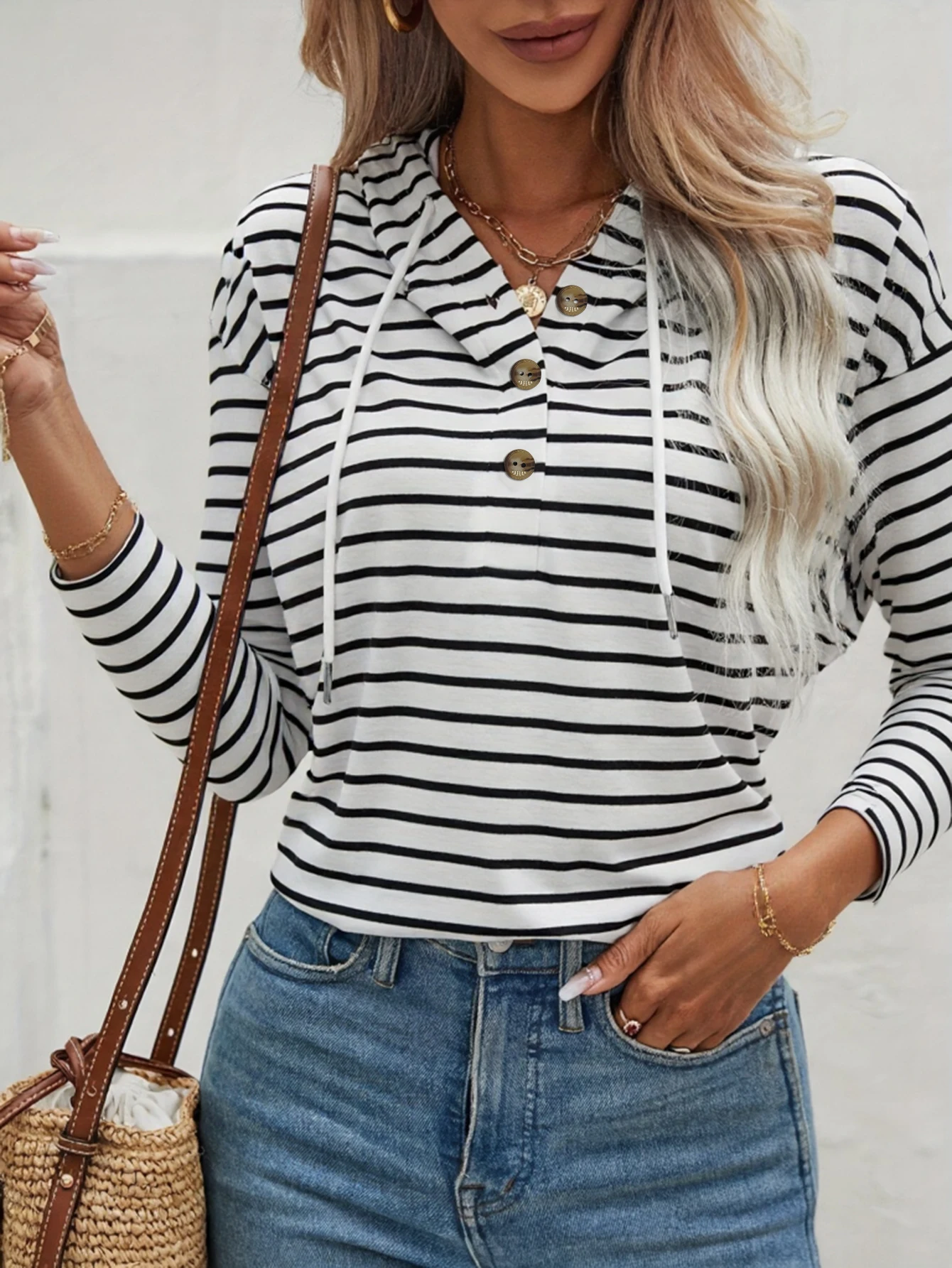 

Женские полосатые футболки с длинными рукавами, осенне-зимний повседневный топ с капюшоном и пуговицами на шнурке