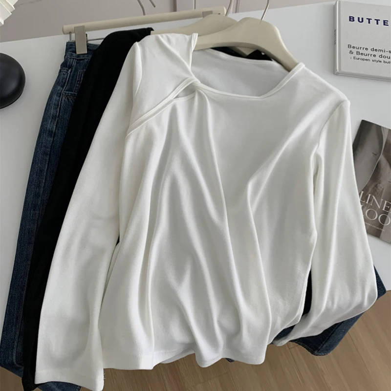 المتخصصة المنحدرة الكتفين الملتوية طويلة الأكمام تي شيرت للنساء الخريف بلون لينة تنوعا أسفل القمصان الإناث تيز