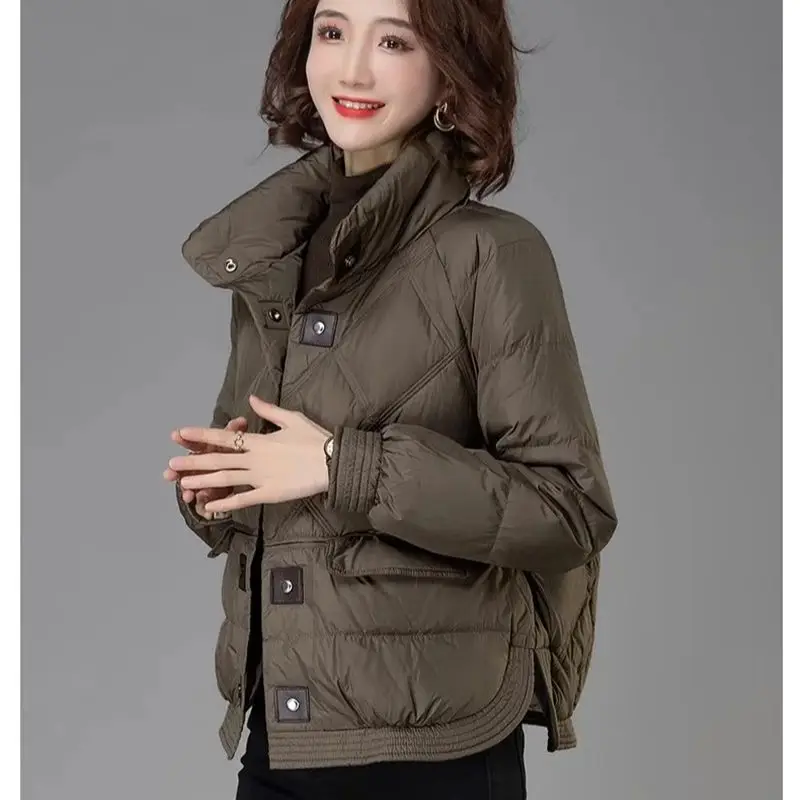 Short Down Jacket for Women in Winter 2024 New Loose Design Feeling Niche Small Stature Fashionable White Duck Down Jacket for