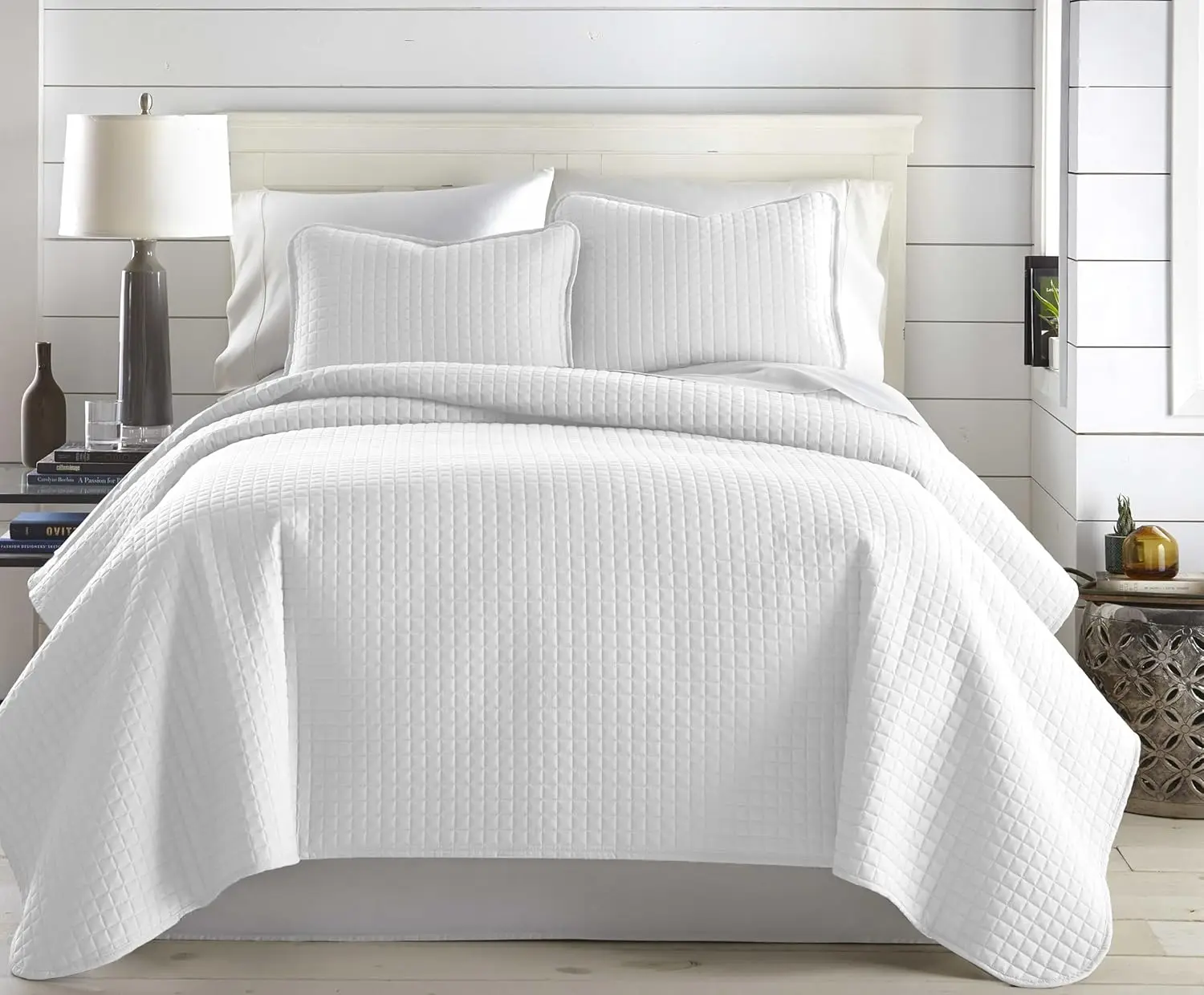 

King Size Quilt Bedding Set with Shams, Lightweight Coverlet for Year-Round Comfort, White Luxury Bedspread