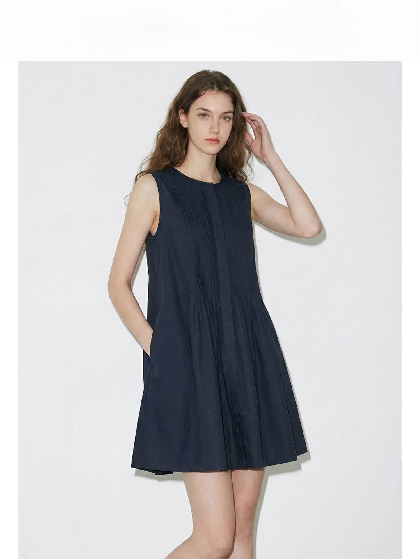 

Свободное женское платье А-силуэта миди: элегантное, стройнящее, плиссированное, без рукавов, с завышенной талией, из хлопка, летнее, модное, повседневное, короткое