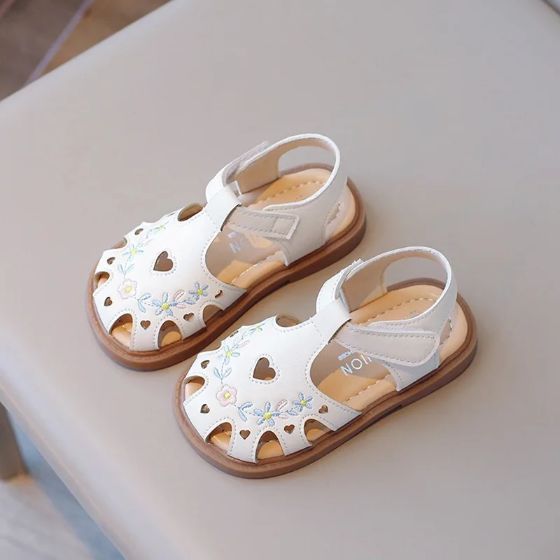 Girls Sandals Summer Baby Girl Shoes Embroidered Flowers Kids Princess Beach Sandals Soft Bottom