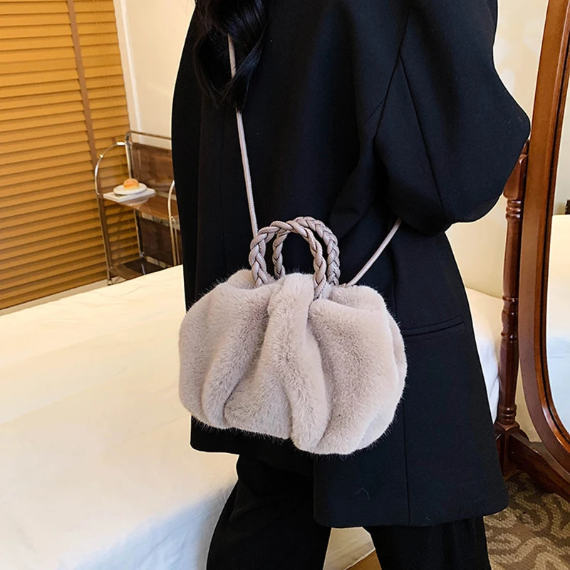 Autumn and Winter Plush Shoulder Crossbody Bag Women's Fashion Pleated Warm Faux Fur Hobos Bag Sweet Small Handbag