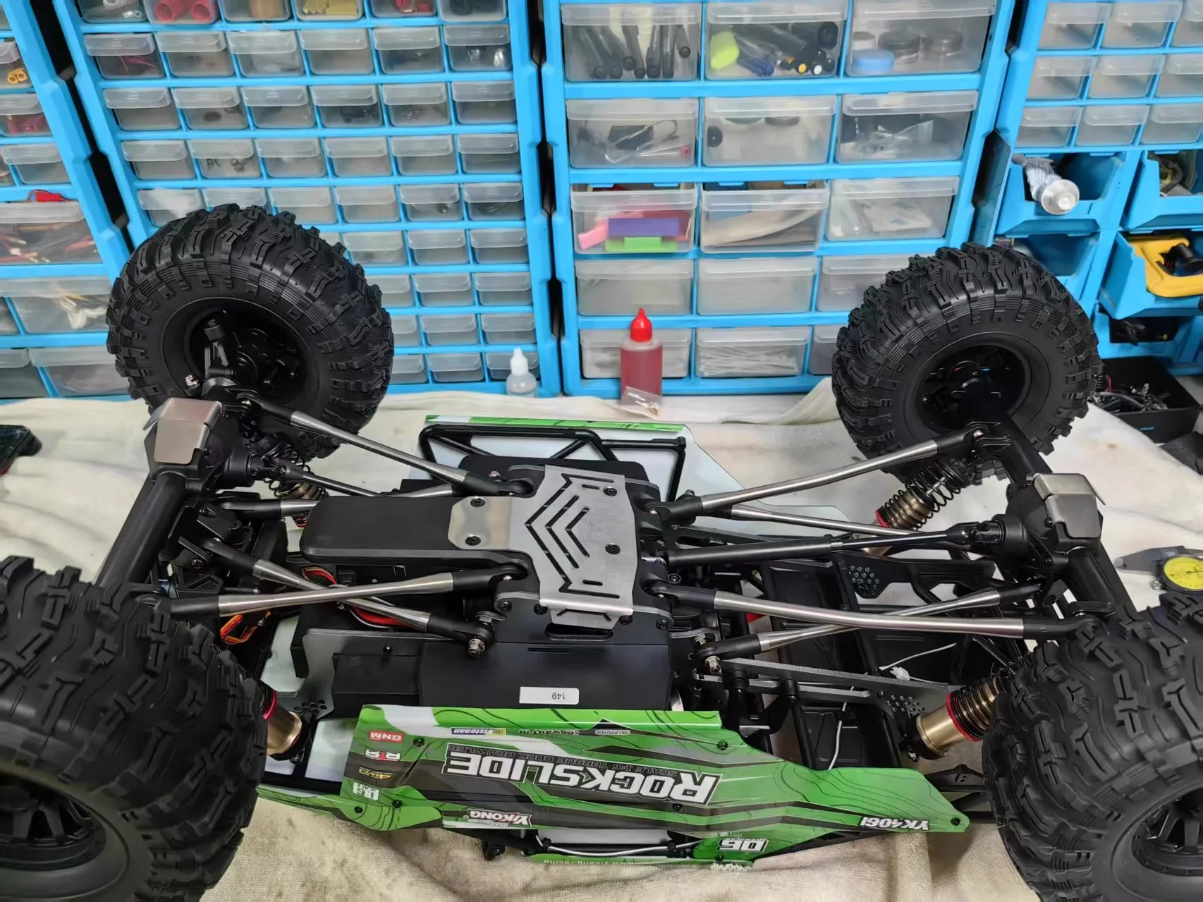 YK 4061 Armadura de chasis de vehículo de escalada Placa protectora Armadura inferior resistente a los arañazos de acero inoxidable