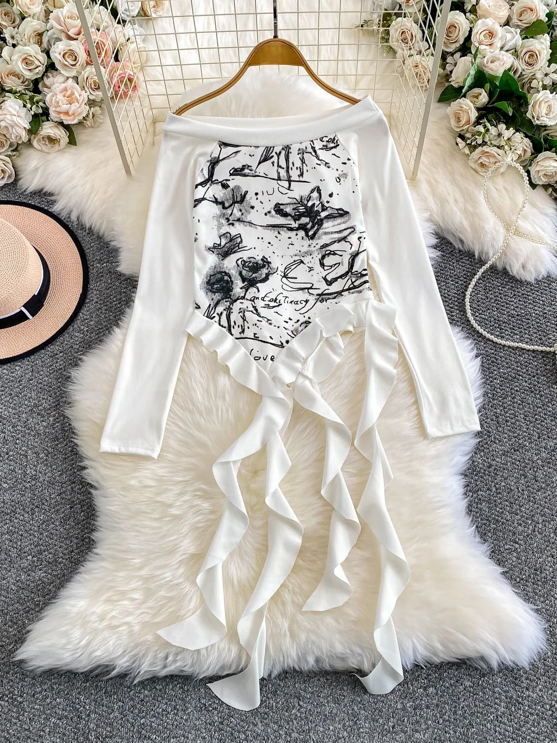 섹시한 아메리칸 스타일 긴팔 원숄더 티셔츠 여성용 독특하고 우아한 프린트 비대칭 밑단 슬림핏 탑