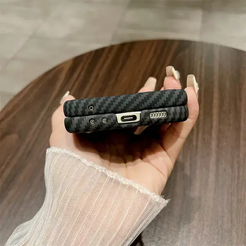 New Luxury Ultra Slim Fit Carbon Fiber Texture Pattern PC Case For Samsung Galaxy Z Fold 7 Business Shockproof Phone Case Conque