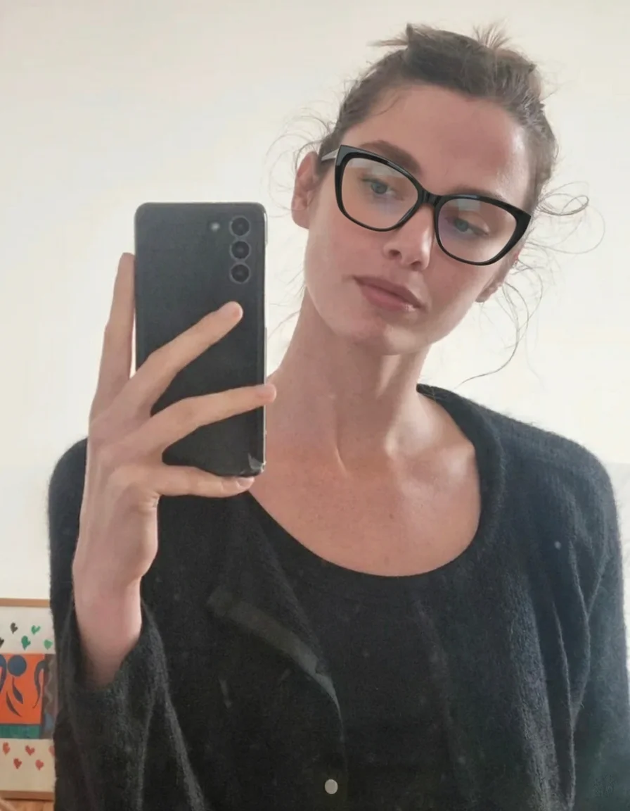 TR material women’s cat-eye blue light blocking glasses, ultra-lightweight with spring hinges, practical and versatile.