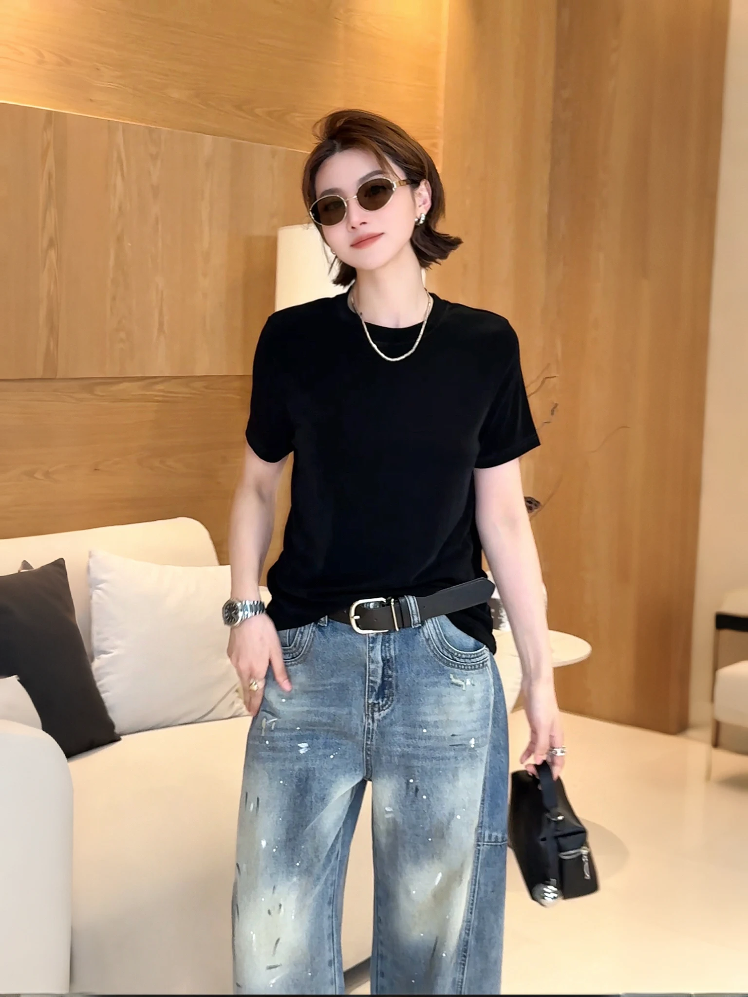 

Минималистичная футболка с коротким рукавом и вырезами, универсальный дизайн от Yue Yue Bu Shi Yu, женская повседневная одежда, летний топ