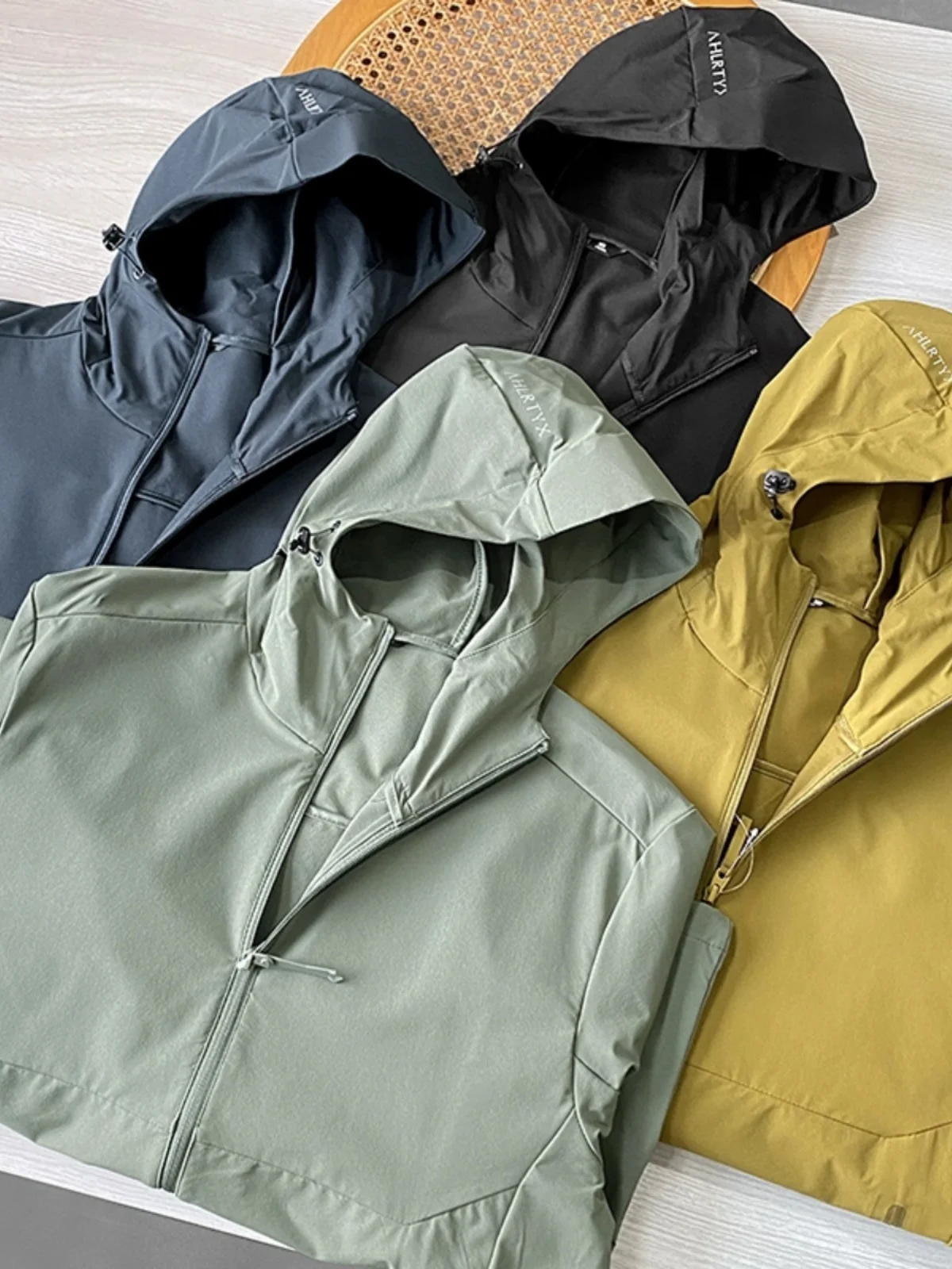 

Мужская легкая демисезонная куртка с капюшоном для активного отдыха, ветрозащитная, водоотталкивающая, модель 2087