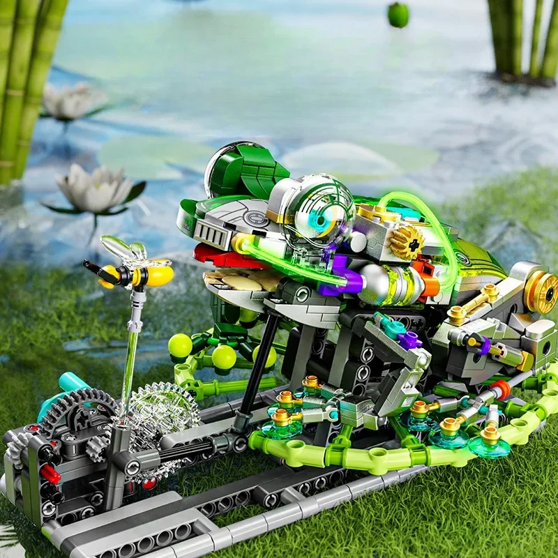 898 قطعة MOC مجموعة بناء الضفدع الميكانيكية الحشرات الحيوانات اللبنات نموذج مع حامل عرض وأضواء هدية للطفل والمراهقين