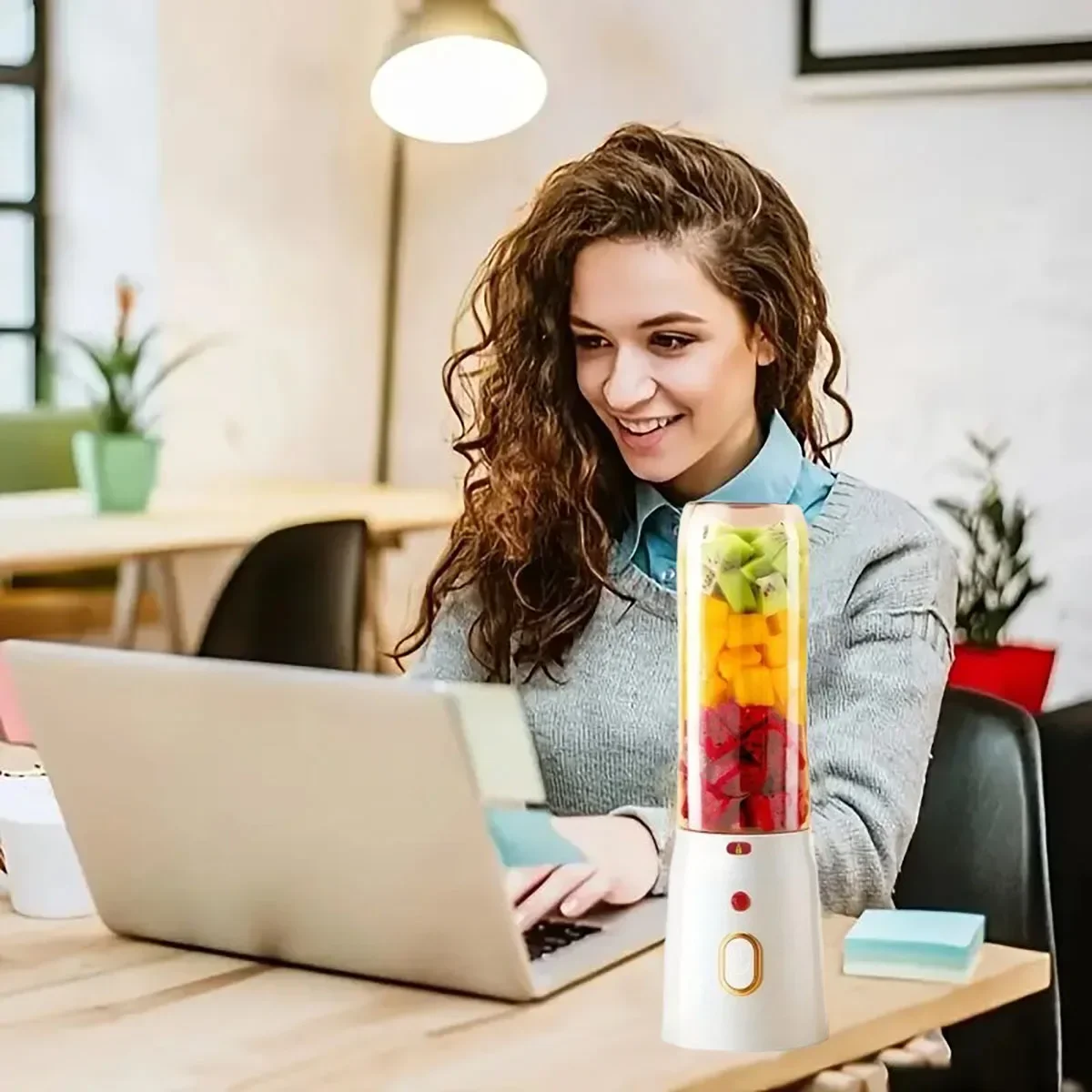 Portable Wireless Juicer USB Charging, Convenient for Juicing, Ideal for Home Use, Suitable for Students, Office Workers