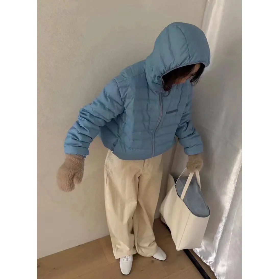 

SMOOTHMOOD Зимняя куртка-пуховик 2025 с капюшоном на молнии, корейский стиль, из нейлоновой ткани, со съемным капюшоном, средней толщины, теплая