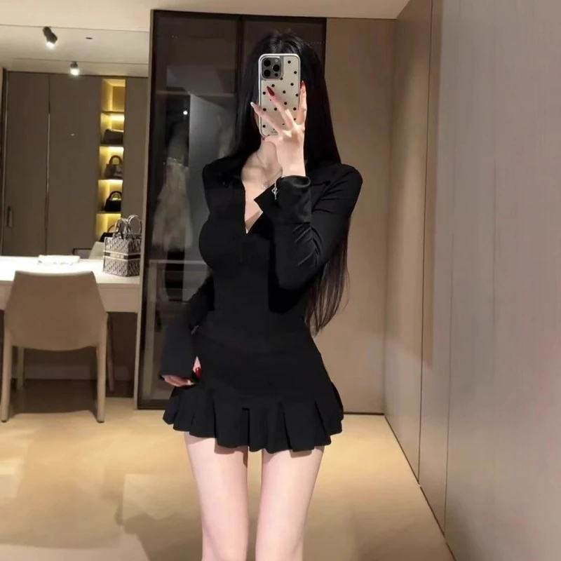 

2026 Весна и осень, новый стиль, модная облегающая поясная сумка и юбка на бедрах, корейская версия, высококачественное черное платье для женщин