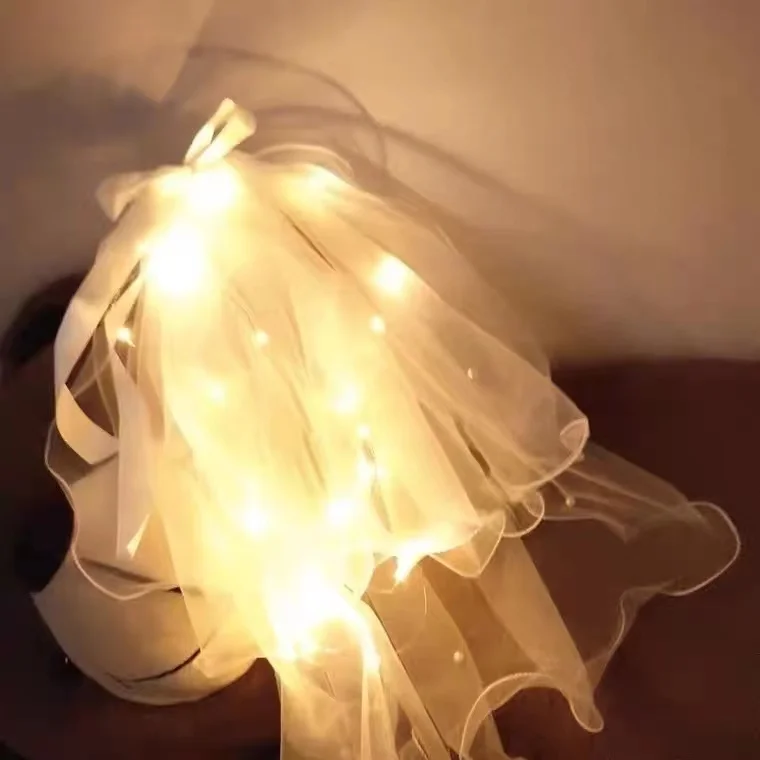 Brautschleier, Hochzeitsschleier, Damen, weißer Tüll, kurzer Schleier, Bandkante mit LED-Licht für Bräute, Junggesellenabschied, Junggesellinnenabschied, Kostüm – Detail 1
