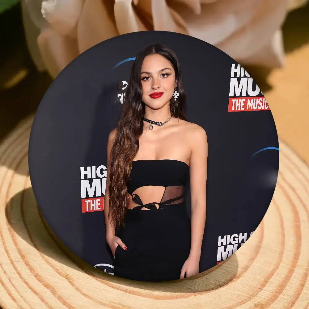 أوليفيا رودريجو شارات 32/44/58 مللي متر دبابيس كرتونية مستديرة دبابيس يدوية لحقيبة الظهر مجوهرات اكسسوارات هدايا شارة إبداعية