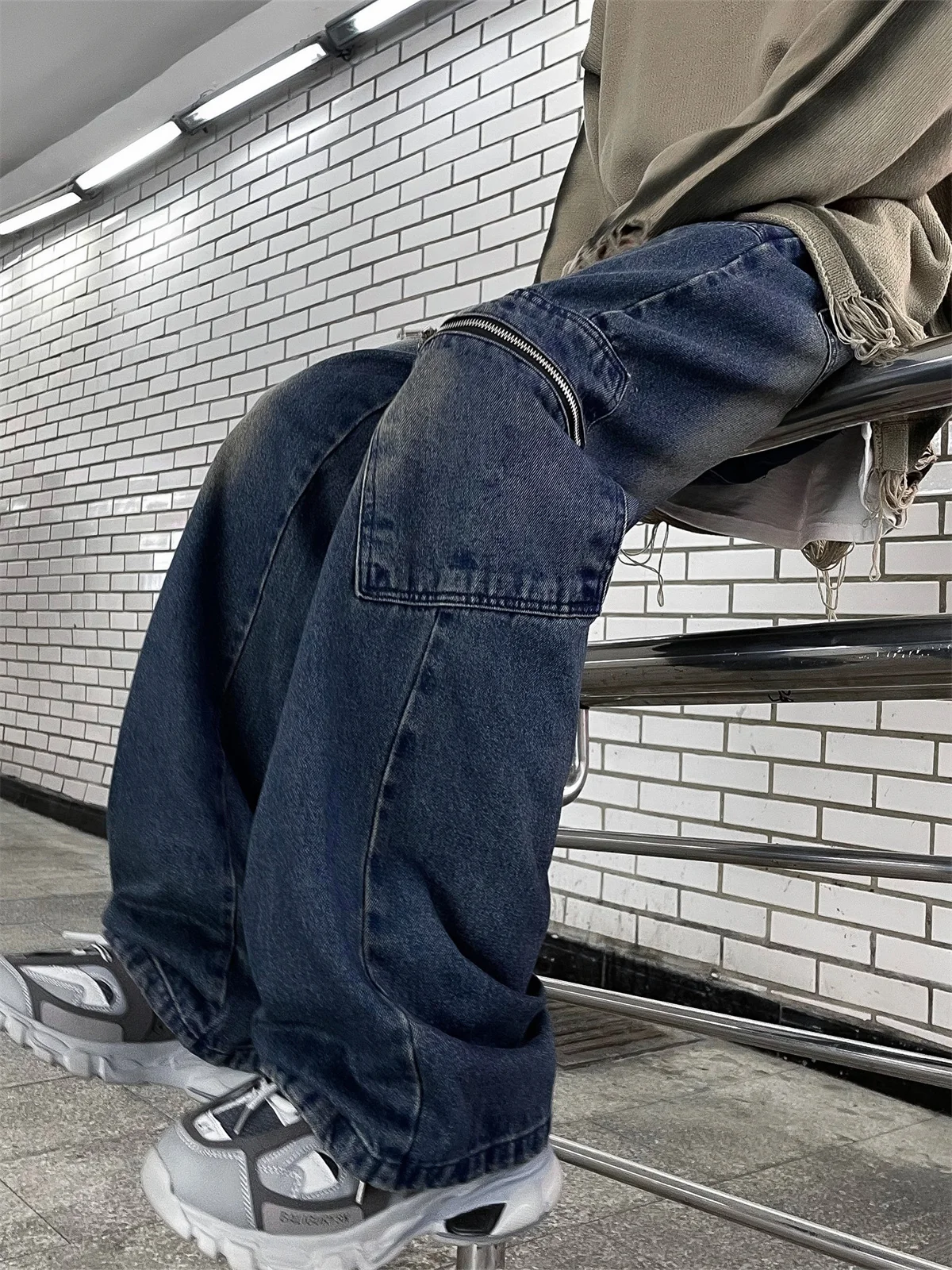 

Retro Functional Men's Denim Jeans Multiple kets Waed Loose Straight Leg Long Trousers Casual Sle Summer Faion