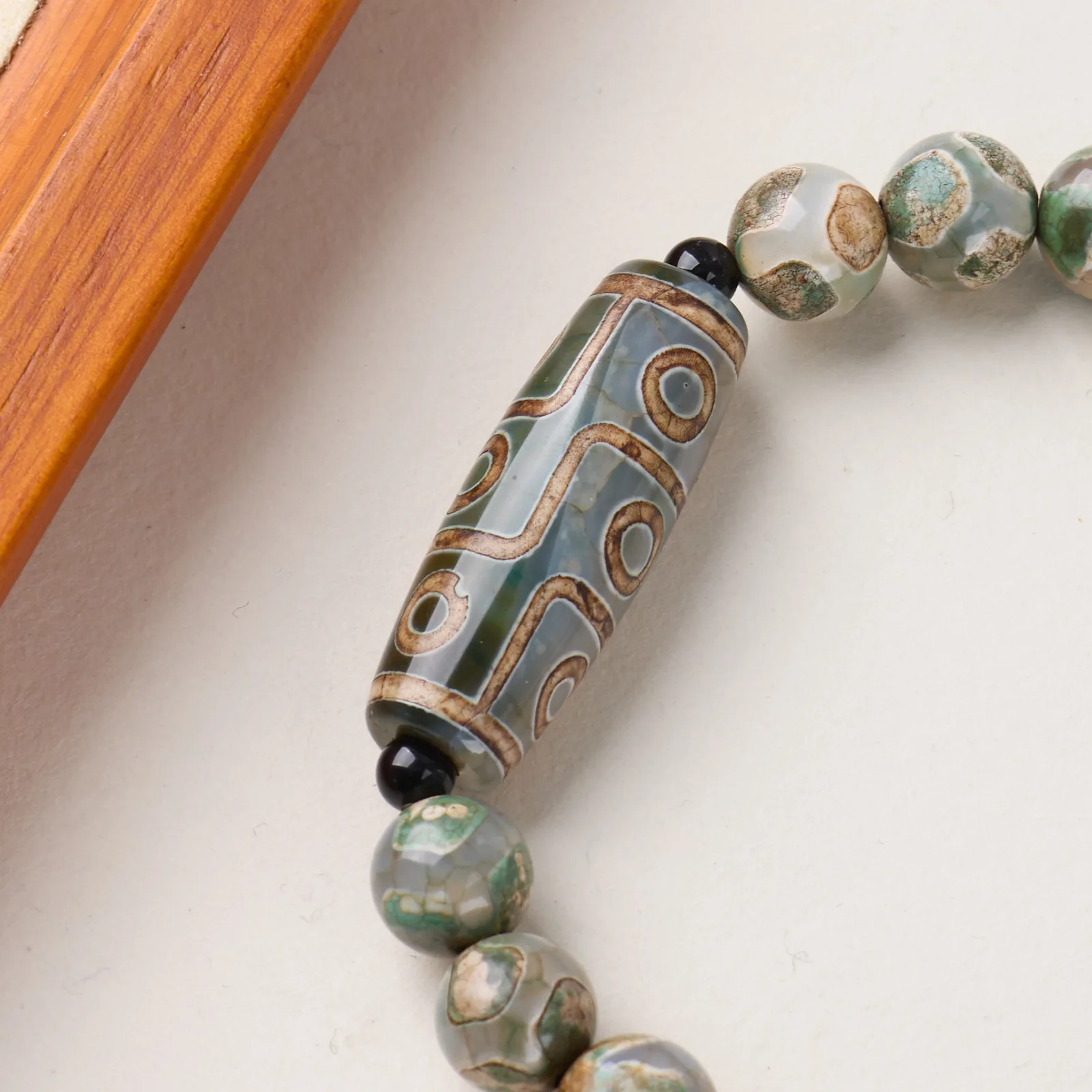 2026 High Quality Green Nine Eyes Dzi Long Barrel Beaded Bracelet For Women Fashion Buddhist Prayer Beads Wrist Jewelry Elegant