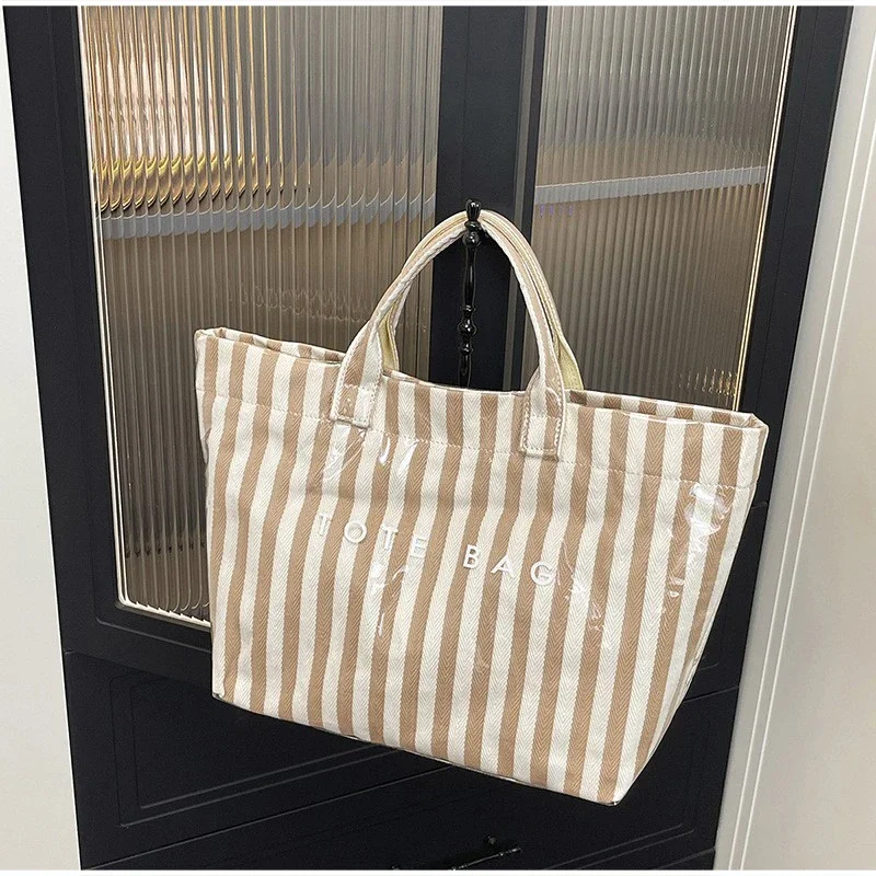 PVC-Tragetasche, wasserdichte modische Damen-Umhängetasche mit vertikalen Streifen, große Arbeitstasche mit Henkel, Shopper-Tasche – Detail 9