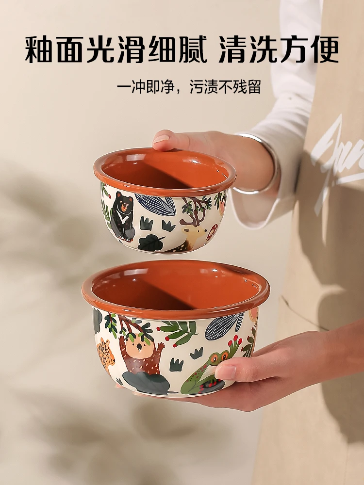 Cute ceramic bowls, especially good-looking rice bowls, noodles, plates, mugs, breakfast cutlery sets.