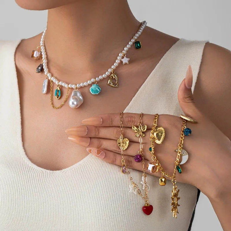 

Fashionable Simple and Elegant Shell Beach Necklace for Women Titanium Steel Dolphin Collarbone Chain Pearl Heart Necklace